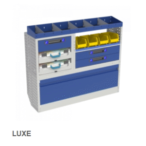 Linkerzijde van een ingerichte werkbus met opbergvakken, rekken en lades